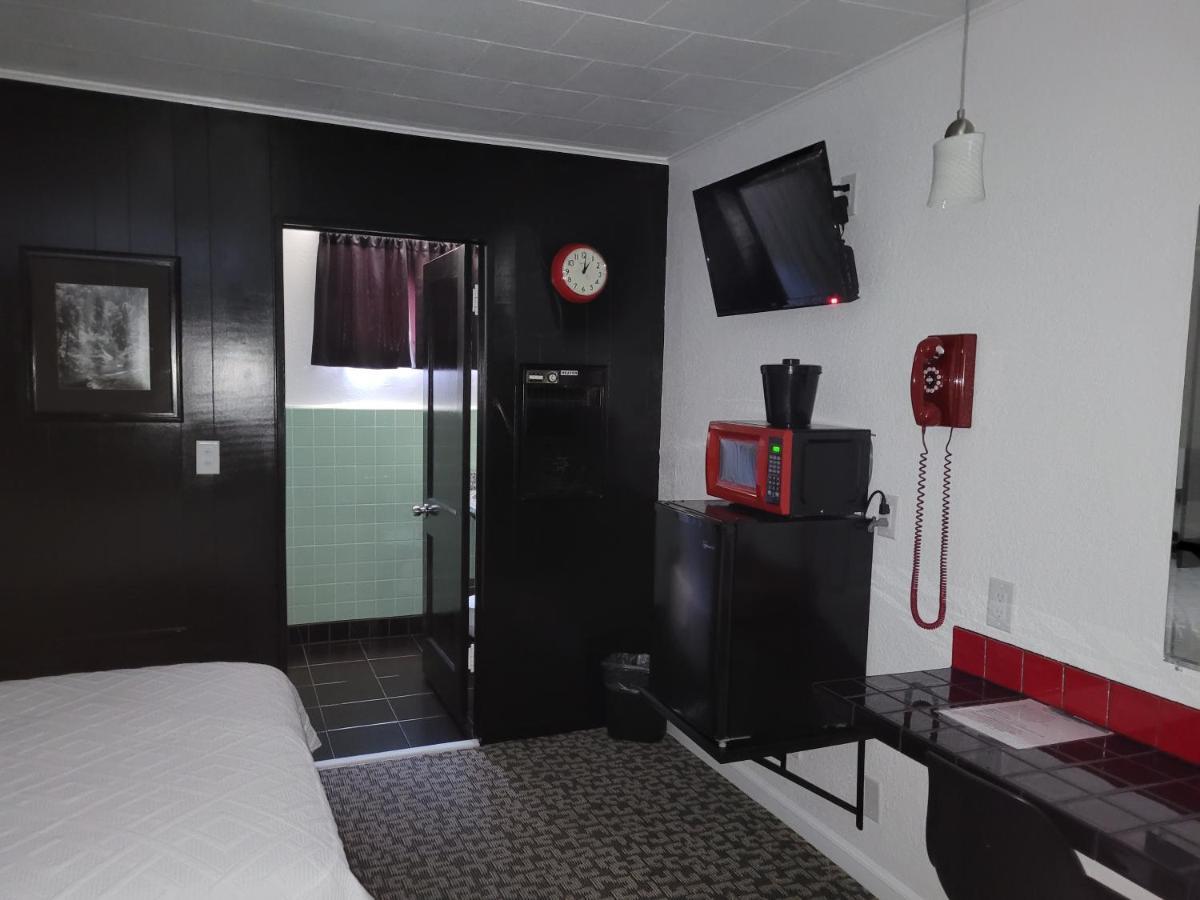 Rocket Motel Къстър Екстериор снимка