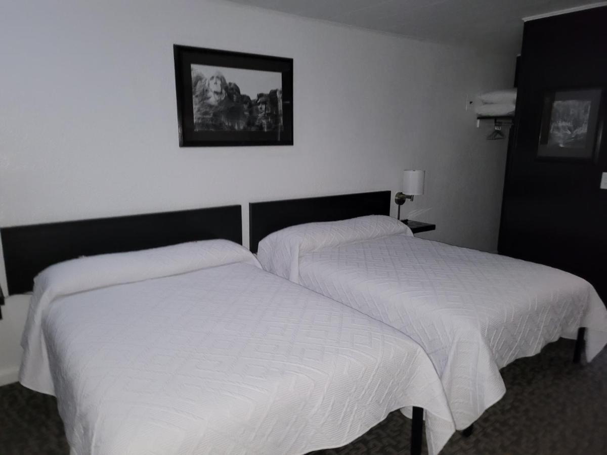 Rocket Motel Къстър Екстериор снимка