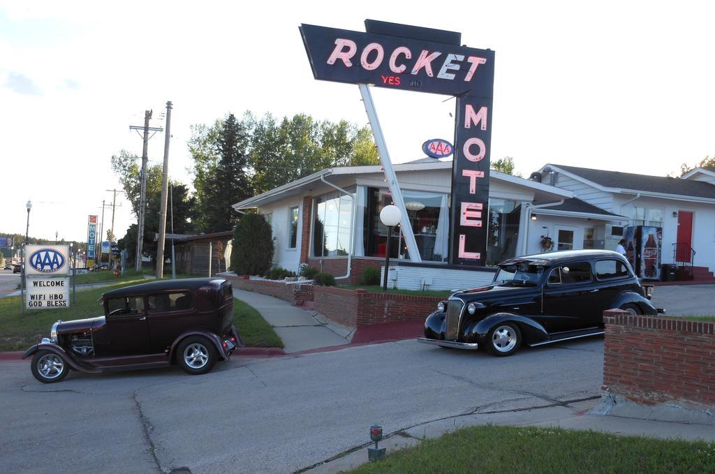 Rocket Motel Къстър Екстериор снимка