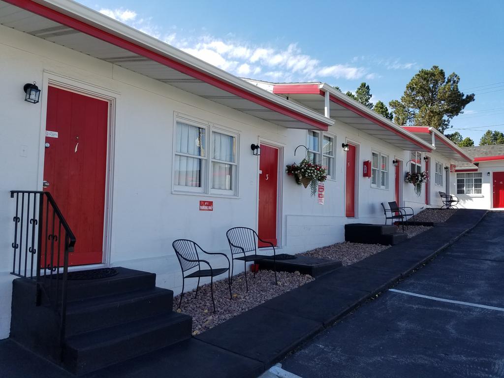 Rocket Motel Къстър Екстериор снимка