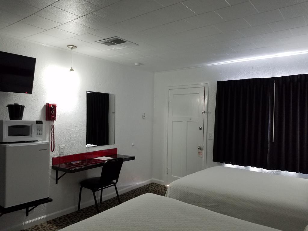 Rocket Motel Къстър Екстериор снимка