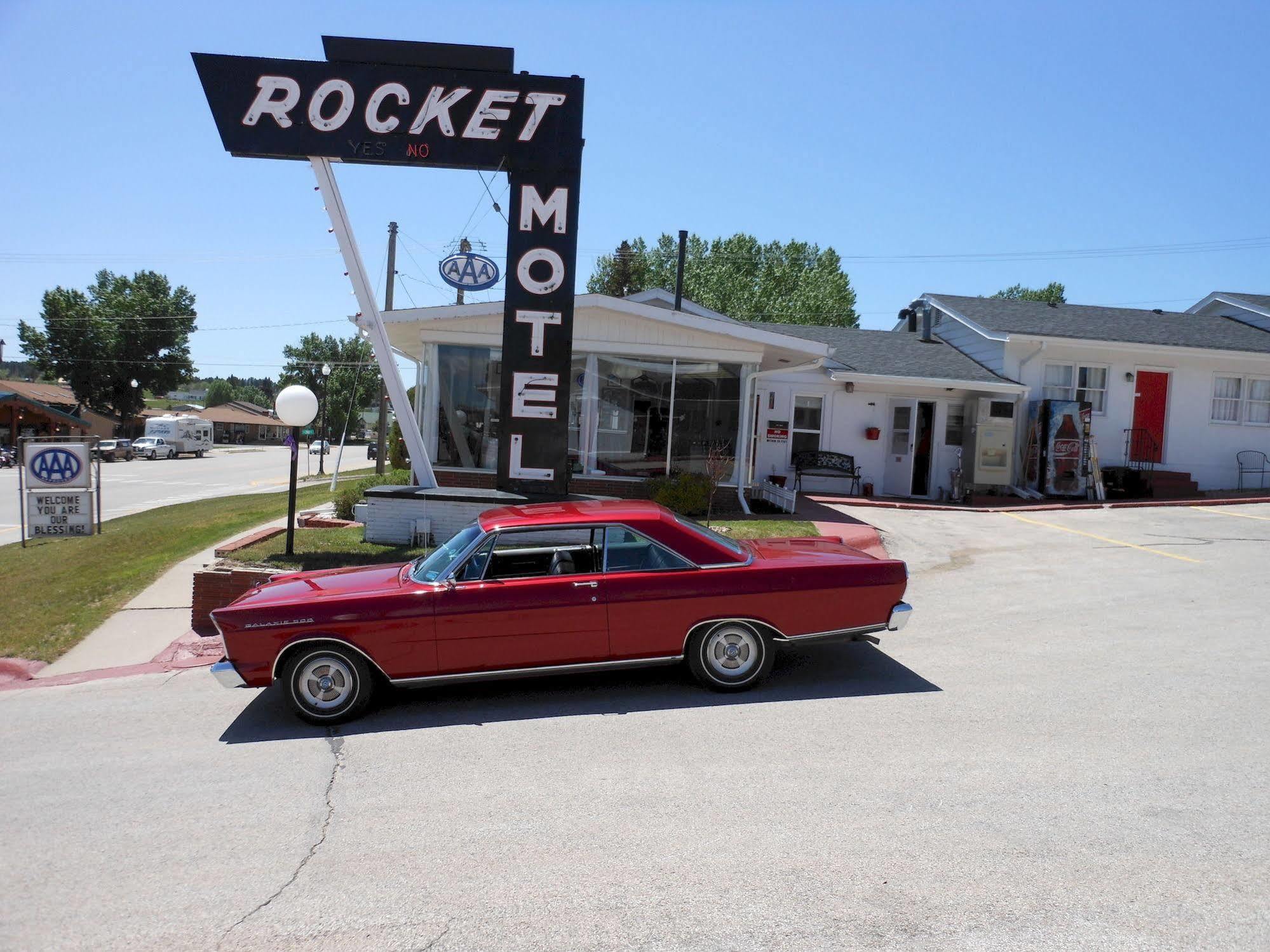 Rocket Motel Къстър Екстериор снимка