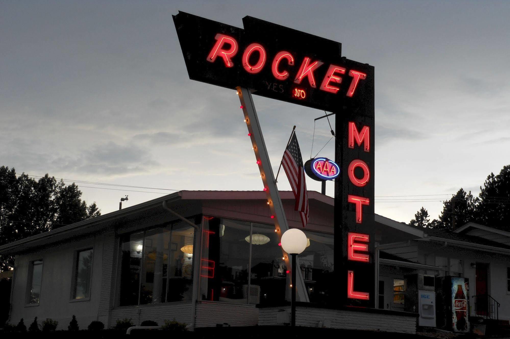 Rocket Motel Къстър Екстериор снимка