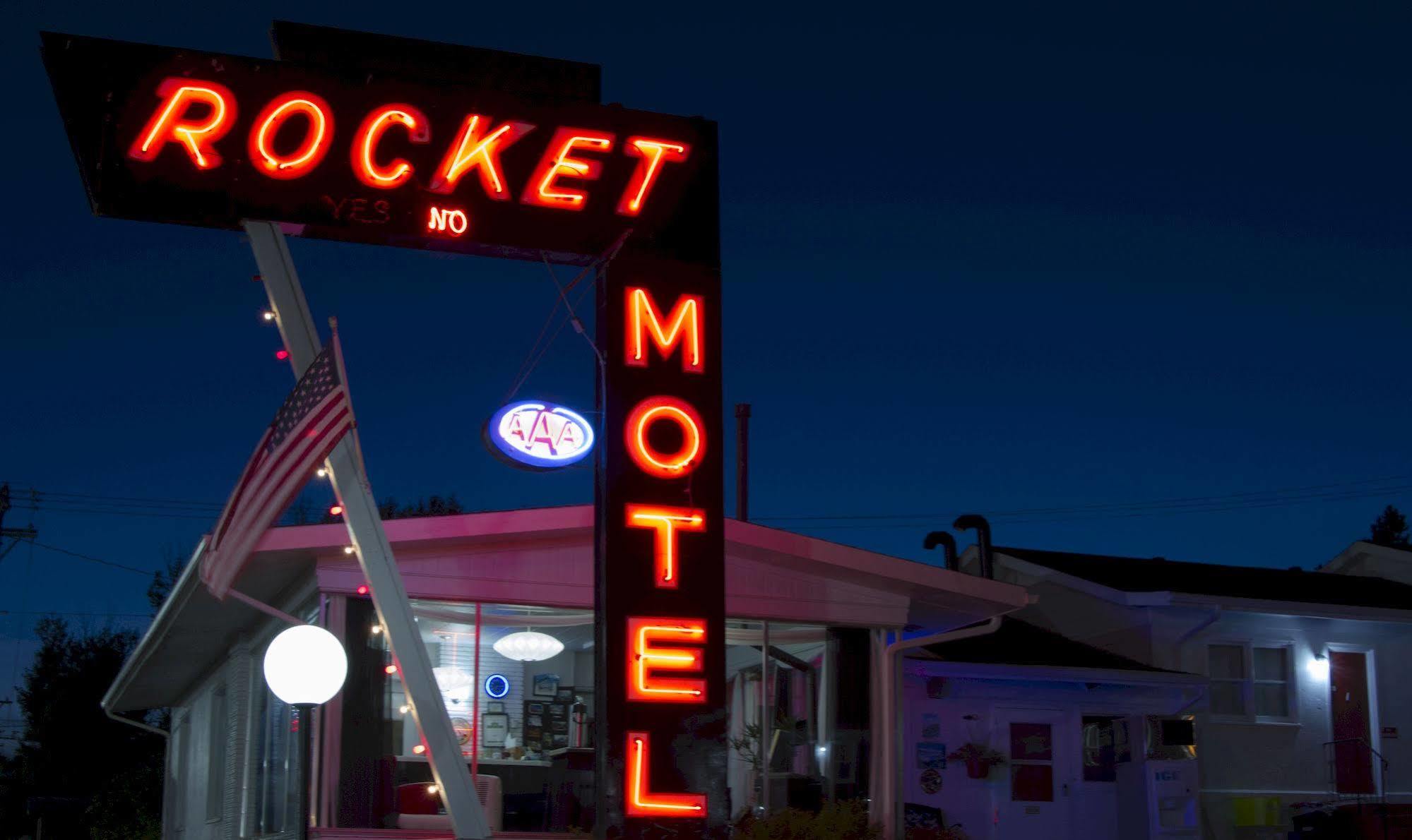 Rocket Motel Къстър Екстериор снимка