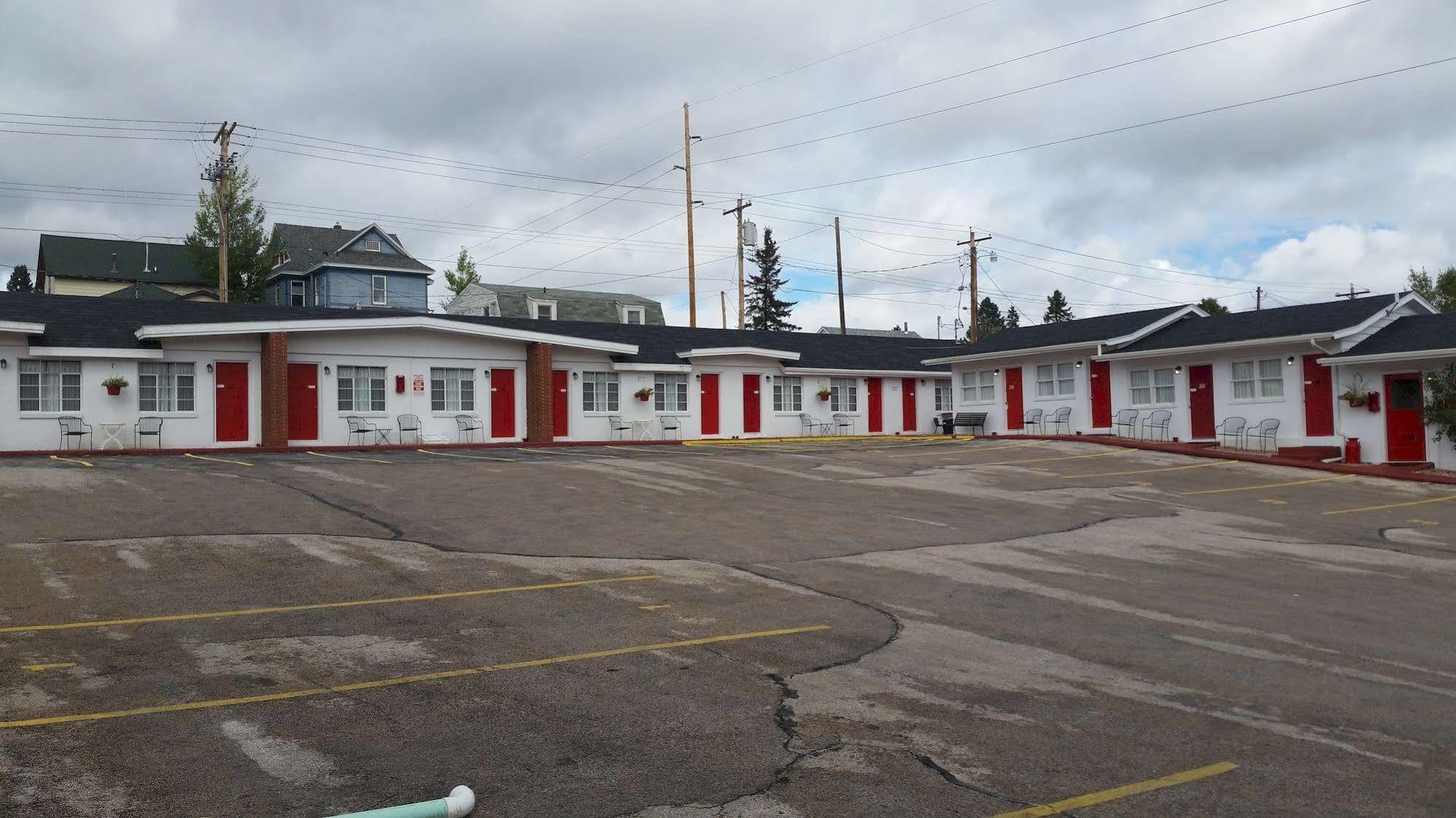 Rocket Motel Къстър Екстериор снимка