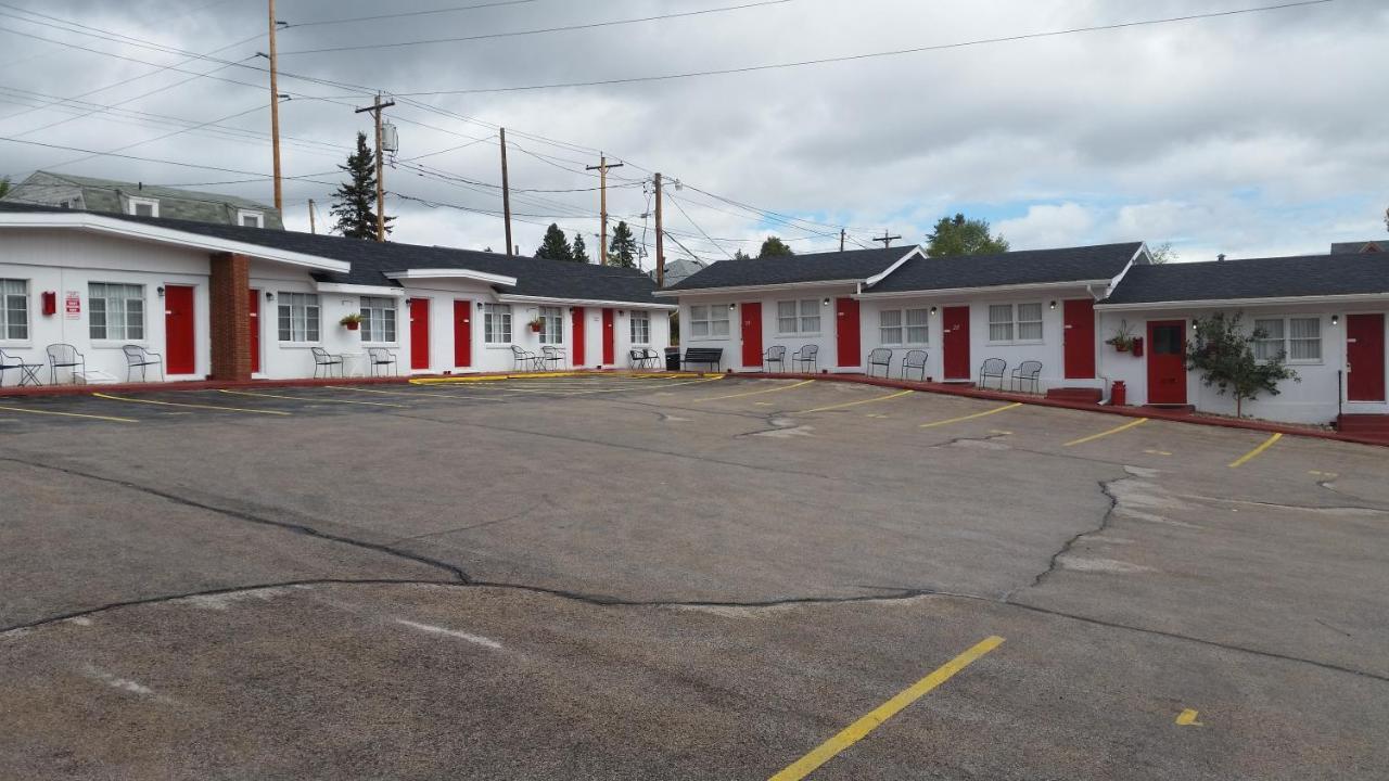 Rocket Motel Къстър Екстериор снимка