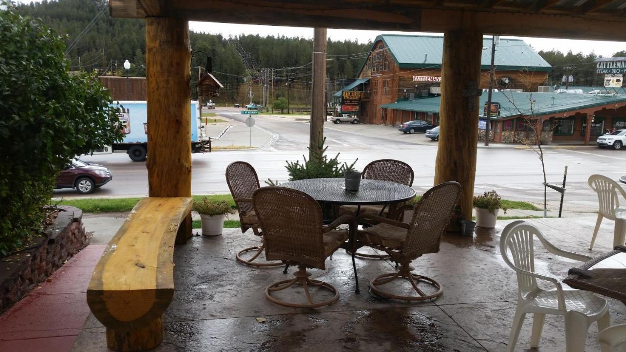 Rocket Motel Къстър Екстериор снимка
